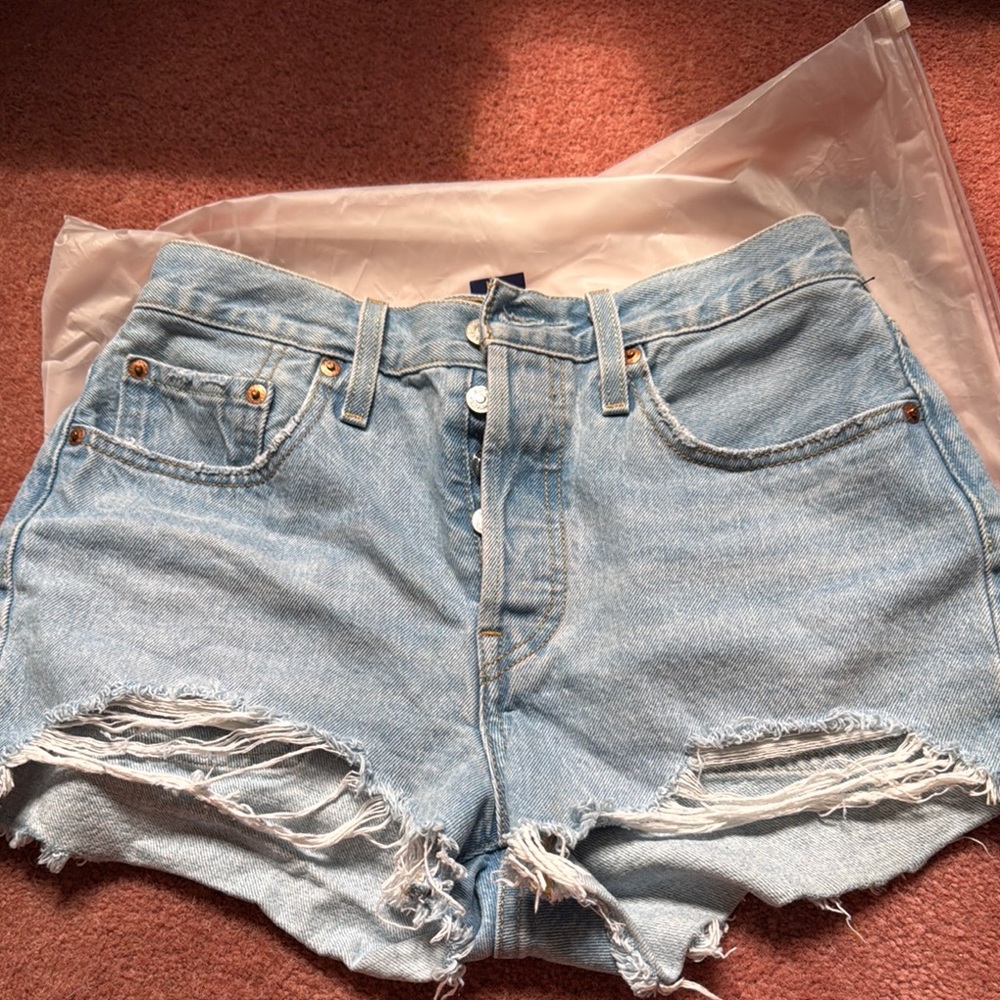 High waisted Levi’s shorts